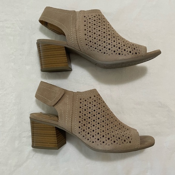 NWOT Sz 9 Taupe Beige Tan Velcro Low Heel Mule Clog Soft White Mountain Leather​ - Picture 2 of 8